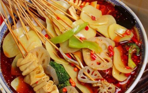 磨了师傅三个月终于学到了红汤钵钵鸡技术，真的很难得啊（钵钵鸡的汤料配方哪里有卖）