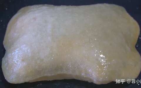 鸡蛋灌饼最简单正宗的做法，有技巧无难度，个个鼓大泡，不用再买（鸡蛋灌饼在家怎么做）
