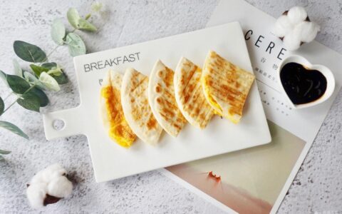 鸡蛋灌饼的做法（鸡蛋灌饼的详细做法）