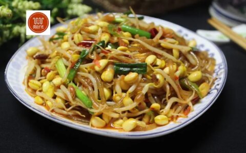 豆芽和它天生是一对，简单一炒，好吃死了，三天不吃馋的慌！（豆芽和什么炒比较好吃?）