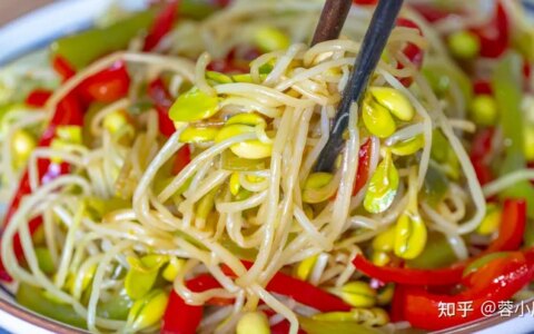 想吃豆芽不用买，教你在家自己做，做法简单靠谱，发芽快不腐烂（自己豆芽怎么发）