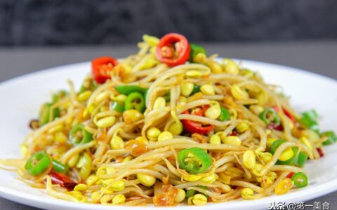 跟着大厨学做菜，小炒黄豆芽也能做出饭店的味道，越吃越香（炒黄豆芽菜的做法大全窍门）