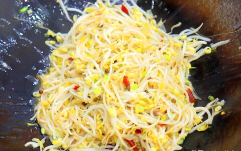 炒这种豆芽千万别焯水！掌握3个技巧1分钟成菜清脆入味特好吃（炒豆芽怎么样好吃）