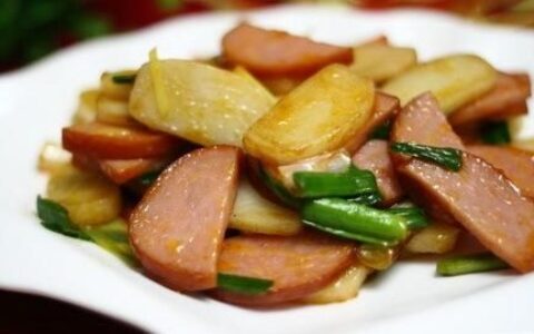 怎么炒年糕简单又好吃，这样炒出来的年糕秒杀夜宵摊（怎么样炒年糕好吃窍门）