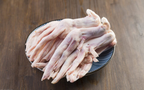 鸭掌怎么做才好吃？教你焖，炒，炖三种做法，简单易学又好吃（鸭掌怎么做菜）