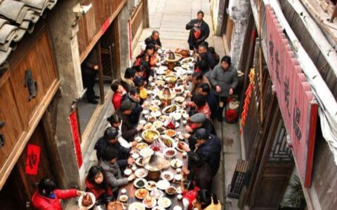 云南一桌八个菜仅一荤卖528元, 官方回应, 系市场调节自主定价-云南八大菜系排名