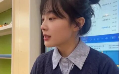 挖呀挖黄老师辞职做网红？一场直播狂赚上百万，本尊回应再惹争议-挖π币违法吗