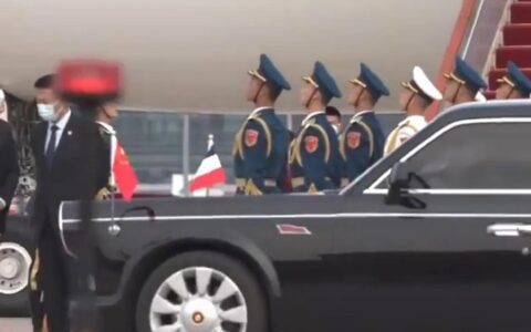 法国记者在机场目睹红旗车，感叹其庄重美丽-法国机场事件真相