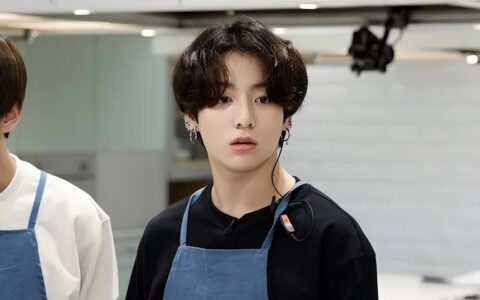 BTS junkook展示自己烹饪的五花肉片，收到粉丝追捧-blackpink里的五花肉cp是谁