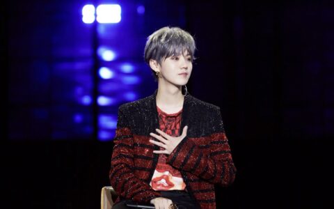 鹿晗兑现三年前的承诺，医护粉丝感动落泪，网友：真偶像！-鹿晗给医护人员送礼物