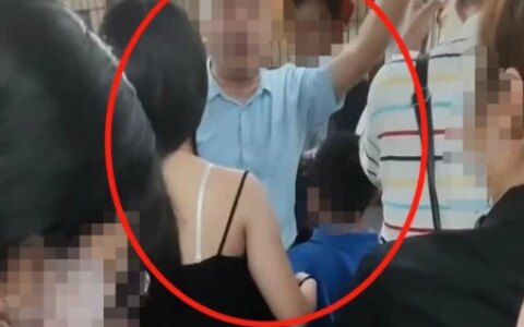 女生地铁控诉男孩摸屁股被家长反呛，我也想摸摸！（女子地铁嚎啕大哭）