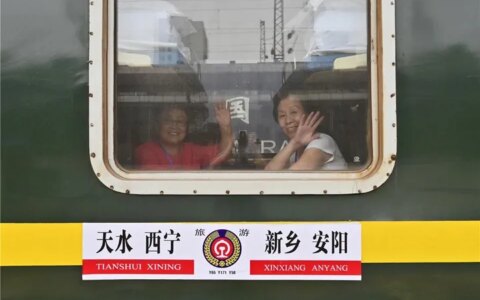 郑州铁路发出今年首趟跨局跨省旅游专列-途经郑州铁路恢复情况