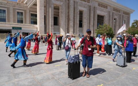 新疆和田：“皖和号”旅游专列来和 287名游客开心游和田-第一摩码资产待遇怎么样