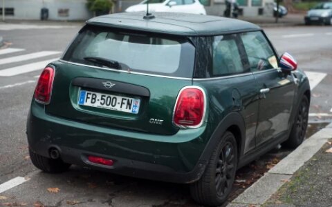 宝马冰淇淋事件市值蒸发超 150 亿元，如何从商业角度解读？（宝马5系冰河银）