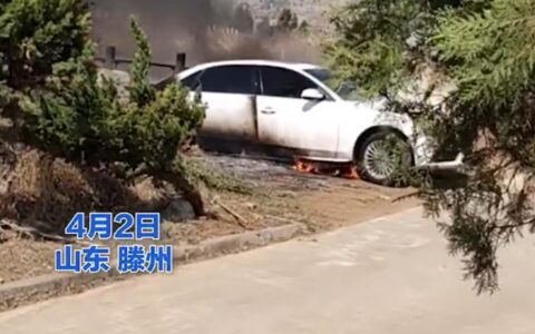 市民上坟奥迪车停墓地旁被烧成空壳，当地村民：路上很堵，消防队上不来（奥迪车主被焚烧）