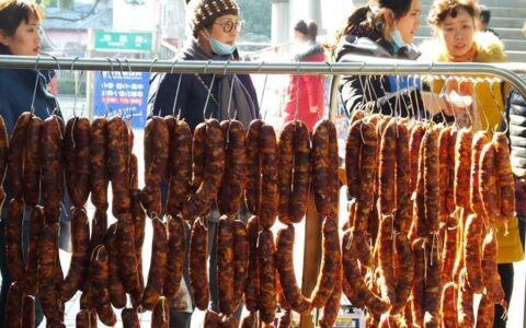 烤肠一根3元两根5元 女子报警称诈骗（街上卖的3元一根烤肠叫什么）