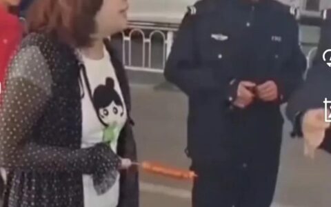 一根烤肠3元两根5元，女子花2.5元只想买一根被拒，报警称被诈骗（一元一根的烤肠多少克）