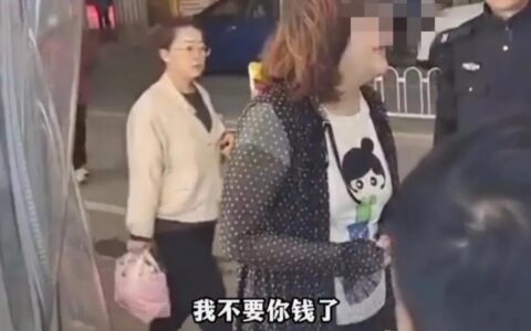 烤肠一根3元两根5元，女子要2.5元买一根，商贩不肯女子告他诈骗（2元一根的烤肠,究竟是什么肉?看完真相绝对吓你一跳!）