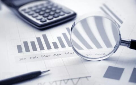 遍地职位月入过万是年轻人最大误解？真实薪资水平到底如何？-月入过万多吗?