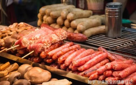2元一根的烤肠，究竟是什么肉？真相绝对吓你一跳！（2元一根的烤肠是用什么做的）