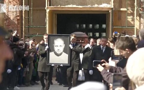 被炸身亡俄战地记者葬礼举行 瓦格纳创始人参加00:15（俄罗斯）