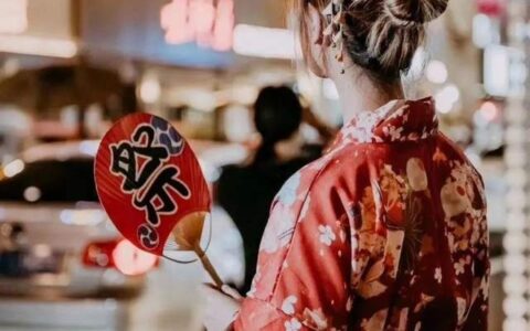 女子淮海路穿和服拍照被带走，引发争议后，为伤害民族情感道歉（苏州淮海路和服）