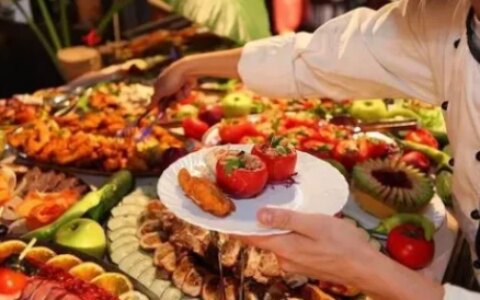 自助餐吃回本？员工透露：“套路”多，老板从不担心客人吃回本-自助餐都是什么套路