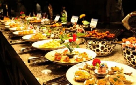 吃自助餐，4种“隐形贵菜”常被放在角落，看到不拿，老板偷着乐-自助餐里的隐形贵菜