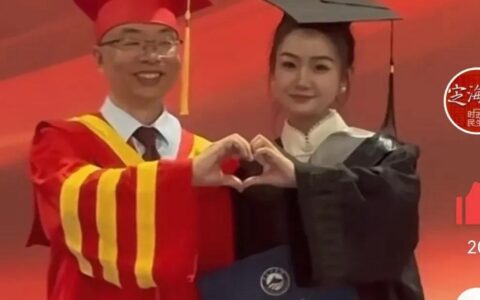 毕业典礼上比心合影，美女同学强制将校长手指“掰弯”！你怎么看（毕业典礼精彩）