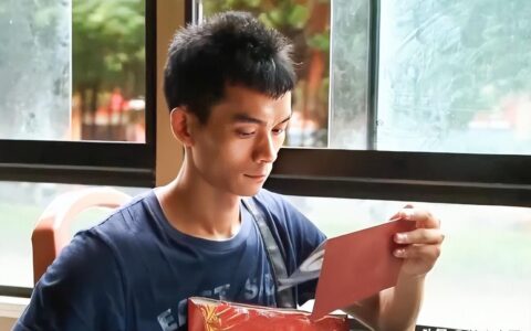 “高考钉子户”唐尚珺自曝高考成绩594分，已复读14年，耗不起了-高考狂人唐尚珺2021年高考成绩