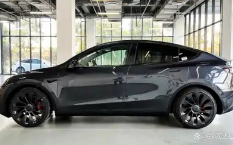 Model Y是特斯拉推出的一款较小的跨界SUV：Model Y简介（特斯拉suv车型model y）