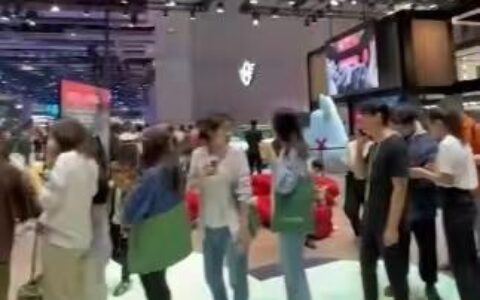 宝马mini展台冰激淋改送钥匙扣，国人仍趋之若鹜、排队伺候（宝马mini钥匙改装）