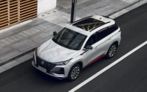 国产SUV双雄，哈弗H6与CS75PLUS谁更胜一筹？（哈弗h6对比长安cs75plus哪个质量好）