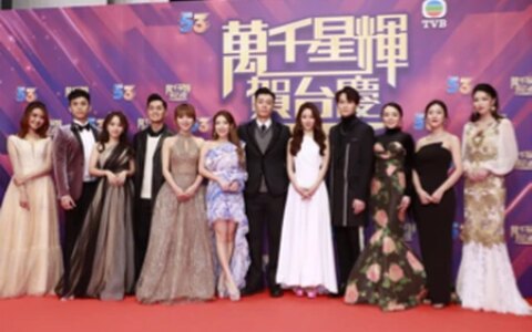 TVB台庆晚会，众花旦盛装出席，杨千嬅唱完就走太大牌-tvb台庆颁奖2020