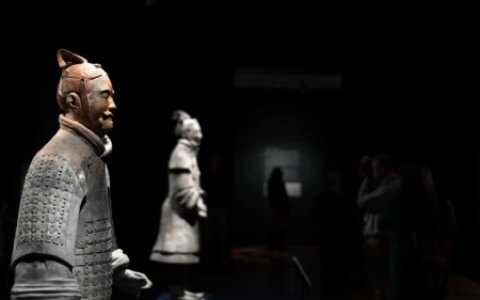 美国男子损坏兵马俑事件，有新进展（美国男子掰断兵马俑）