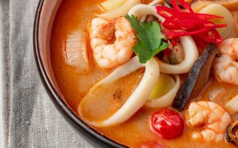 冬阴功汤（Tom Yum Goong）是一道来自泰国的经典汤品-正宗泰式冬阴功汤的详细做法窍门