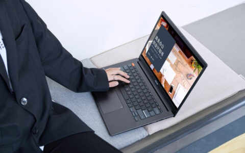 华硕黑白情侣款笔记本电脑上线，你的“圣诞好物榜单”该更新啦-华硕一款黑红色的笔记本是什么