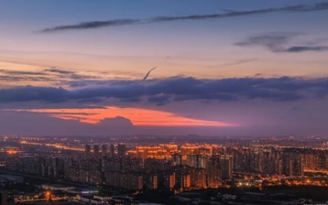 在PowerPoint的普通视图中，使用“幻灯片放映”-powerpoint中模板文件的扩展名为