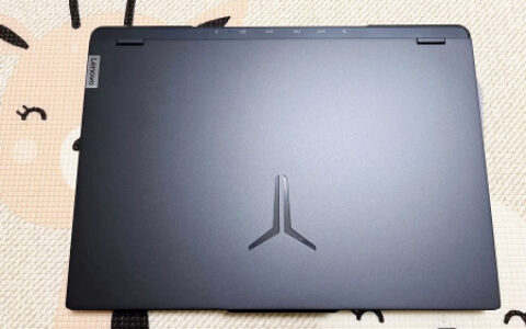 宿舍室友花1W块钱买的笔记本，跑分居然有240W-寝室笔记本