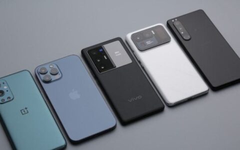 目前公认最值得买的4款智能手机，擦亮眼睛别选错，别花了冤枉钱-智能手机买哪款