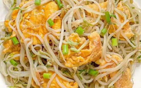 绿豆芽炒鸡蛋的简单做法-绿豆芽鸡蛋炒饭