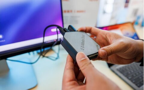 阿里云推出一颗7.8平方厘米、126克的云电脑：已在连锁机构、生物医疗、商业分析领域热卖-阿里新出云电脑