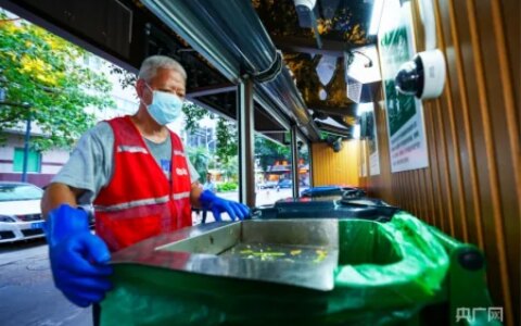 高温下的基层工作者：垃圾分类管理员守护绿色榕城-垃圾分类的工作人员叫什么