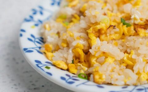 炒了10碗蛋炒饭，终于找到了最完美的做法！没想到这么简单-蛋炒饭正常做法