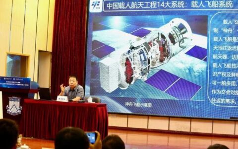 航天英雄杨利伟在华师授课：正研制新一代飞船，可搭载4至7人-杨利伟航天介绍