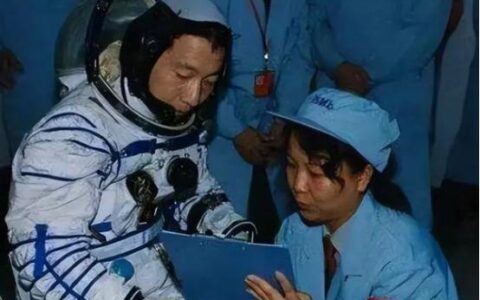 杨利伟在外太空时，曾面临“生死一线”，17年后谜底才被揭开-杨利伟在太空中怎么生活的
