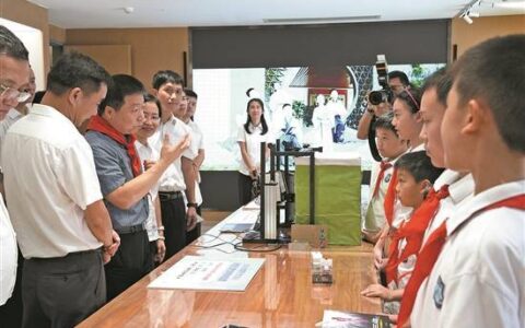 广州小学生童趣抛问，杨利伟接招妙答-广州小学生春游