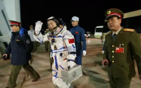 杨利伟降落地球后，为何再也没有重返宇宙？真相太残酷！-杨利伟真的从太空回来了吗
