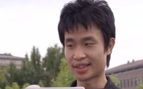 北大数学天才教师：韦东奕-北大数学天才韦东奕采访视频播放