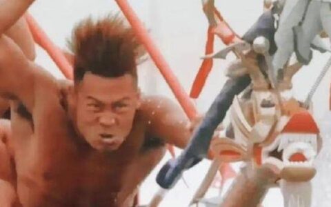 “炸毛哥”登全网热搜，女网友+阿姨示爱，国足白斩鸡遭羞辱-炸毛是什么意思?